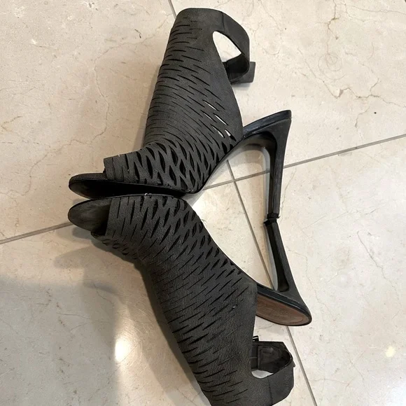 Vince Camuto open toe heels - Picture 3 of 9